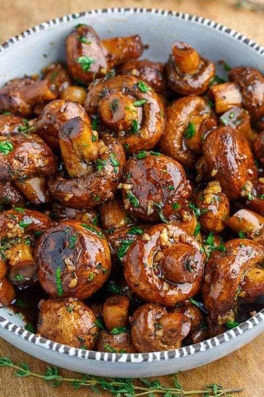 Air Fryer Garlic Butter Roasted Mushrooms